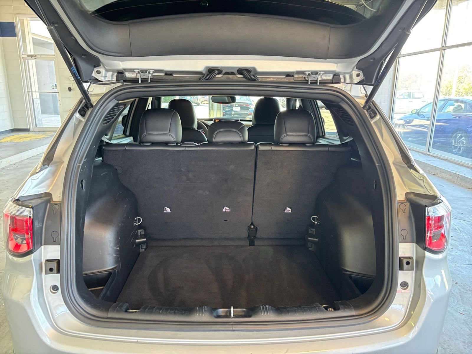 Used 2025 Jeep Compass Limited image 31