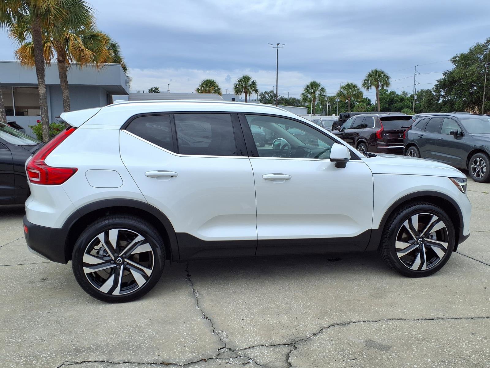 Certified 2023 Volvo XC40 B5 Plus w/ Protection Package Premier AWD/4WD image 8