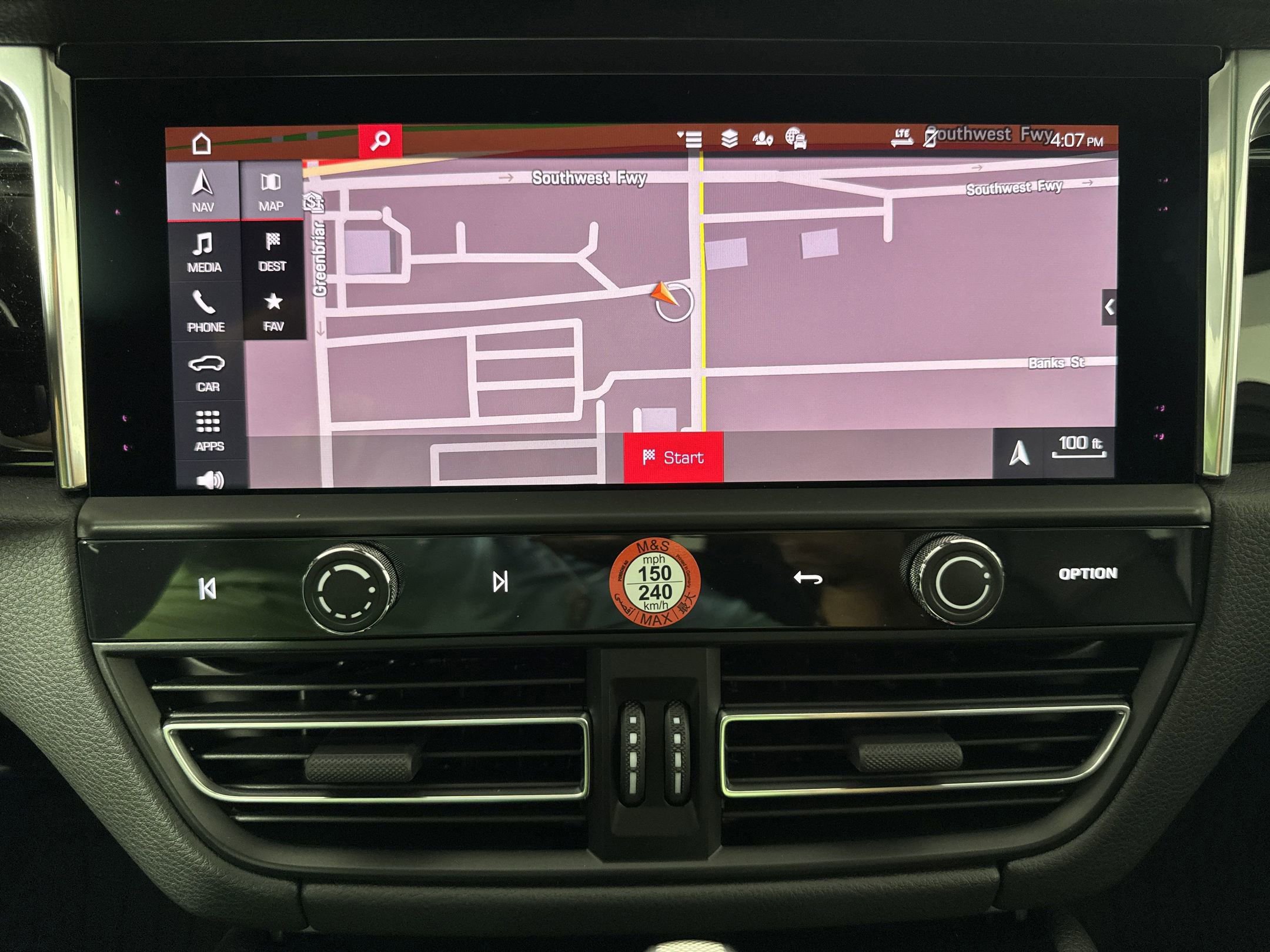 Certified 2025 Porsche Macan image 25