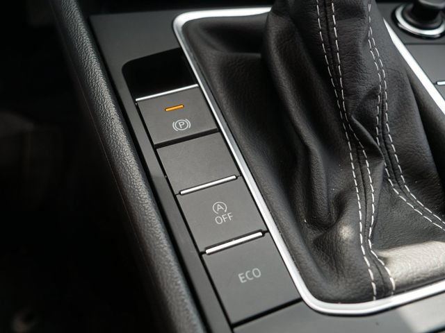 Certified 2025 Volkswagen Jetta S FWD image 31