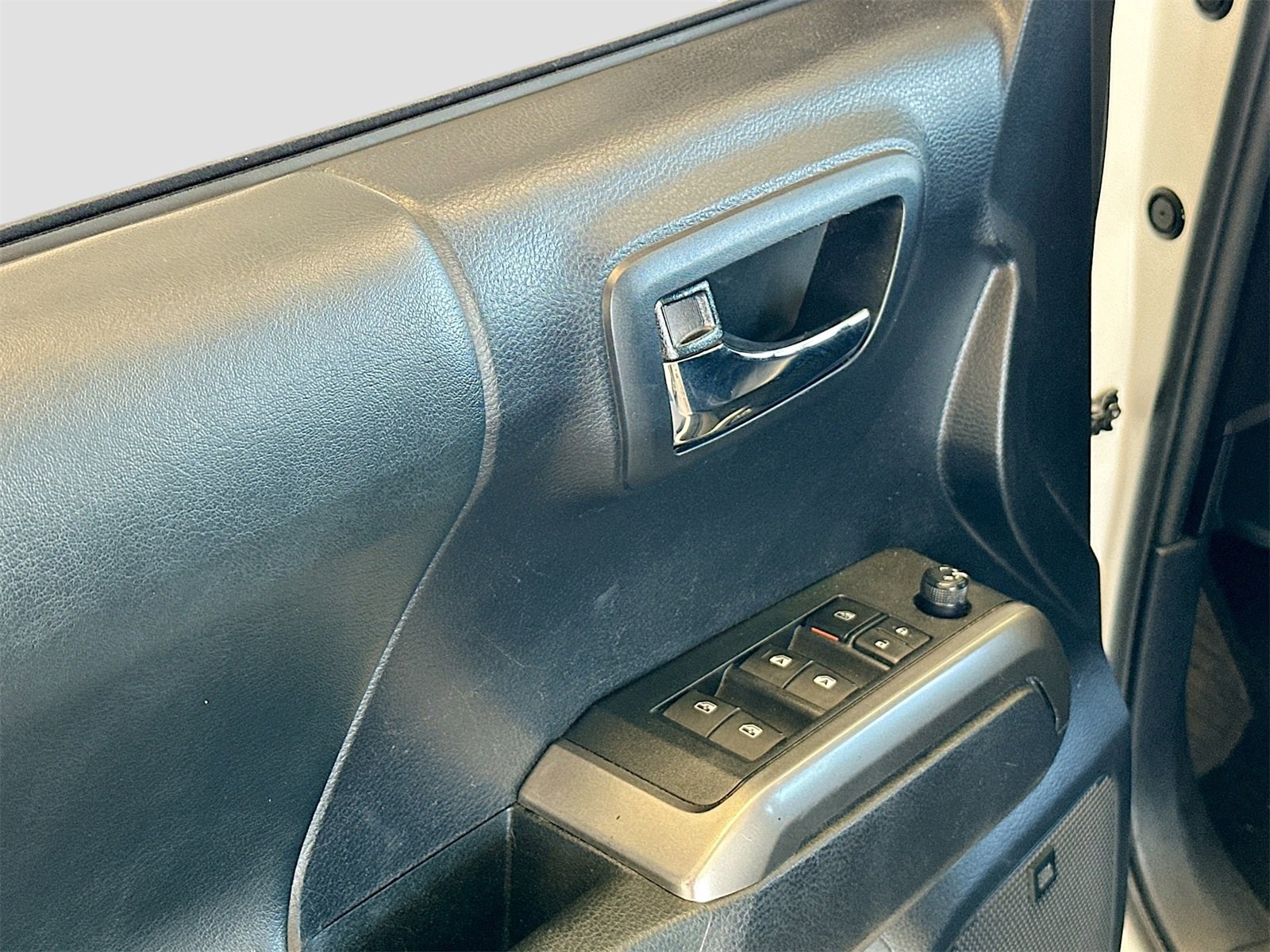 Used 2020 Toyota Tacoma Limited image 18