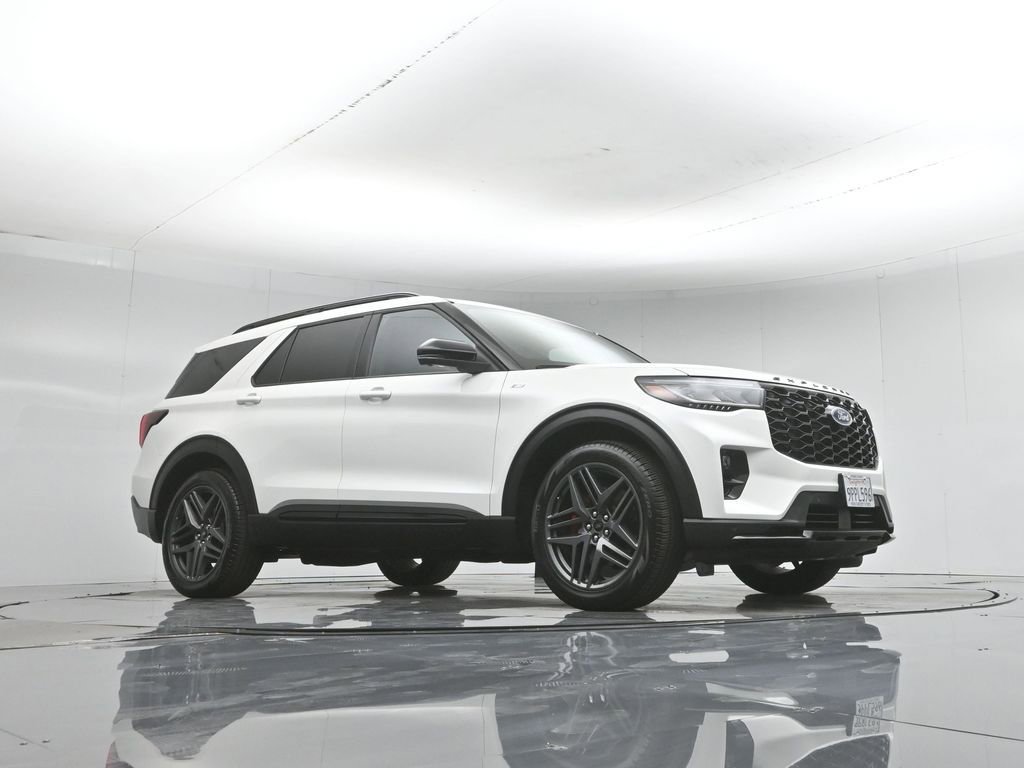 Used 2025 Ford Explorer ST-Line w/ Premium Package RWD image 4