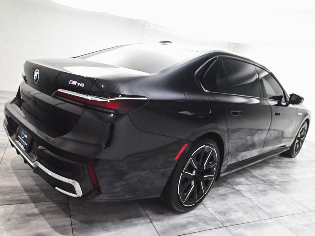 Used 2024 BMW i7 M70 w/ Executive Package image 6