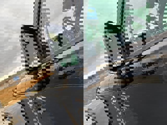 Used 2017 Jeep Wrangler Unlimited Sahara w/ Connectivity Group image 29