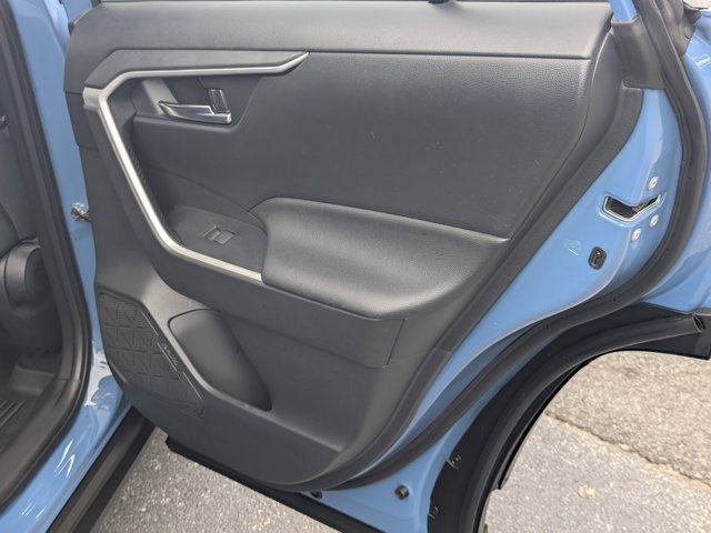 Used 2023 Toyota RAV4 SE image 15