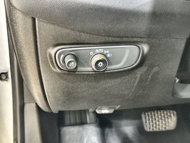 Used 2020 Chevrolet Equinox LT AWD/4WD image 35