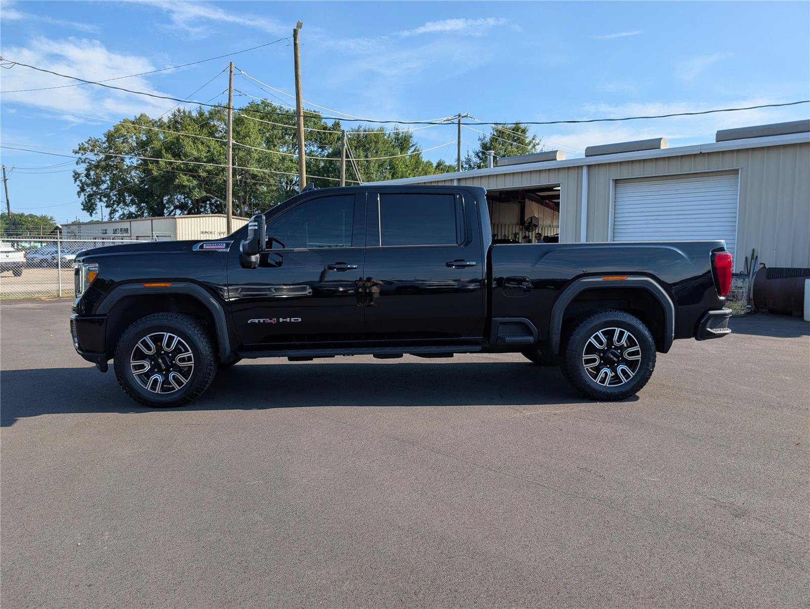 Used 2021 GMC Sierra 2500 AT4 w/ AT4 Premium Plus Package AWD/4WD image 2