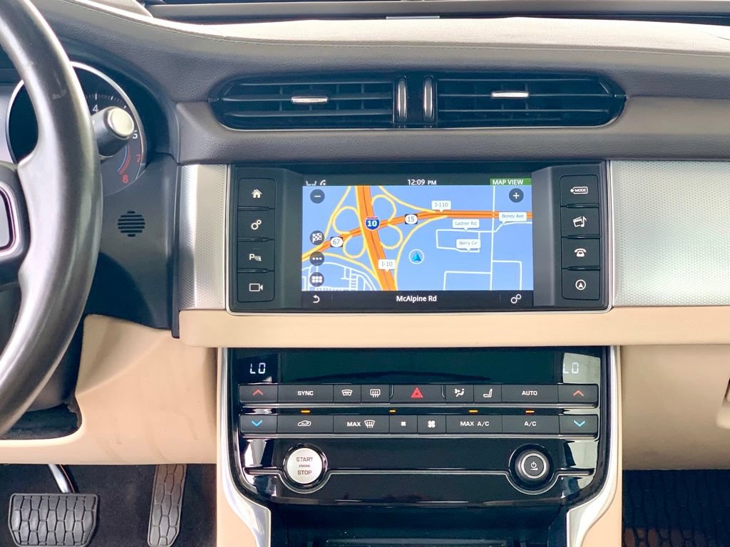 Used 2016 Jaguar XF Prestige RWD image 18