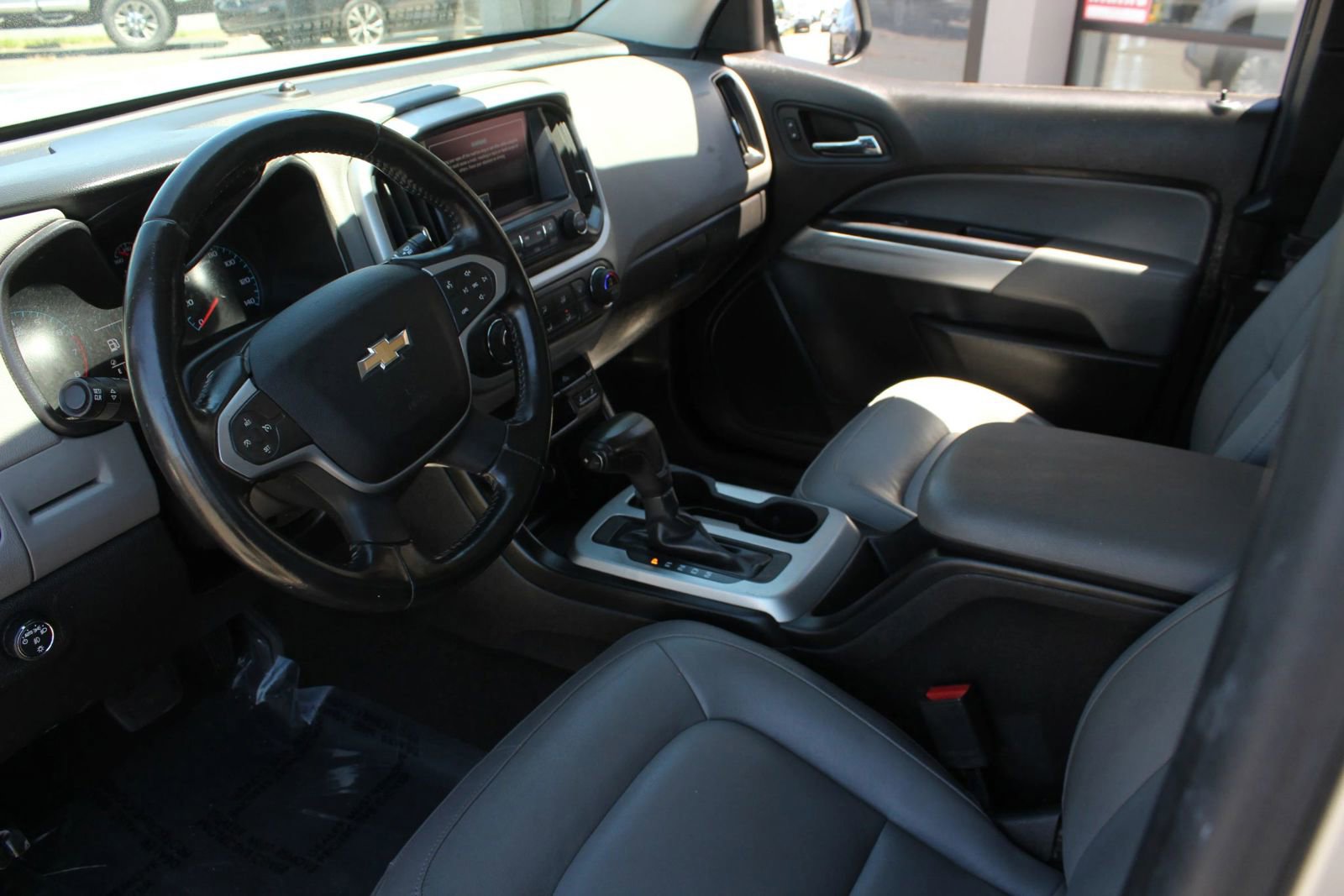 Used 2015 Chevrolet Colorado LT w/ Luxury Package RWD image 13