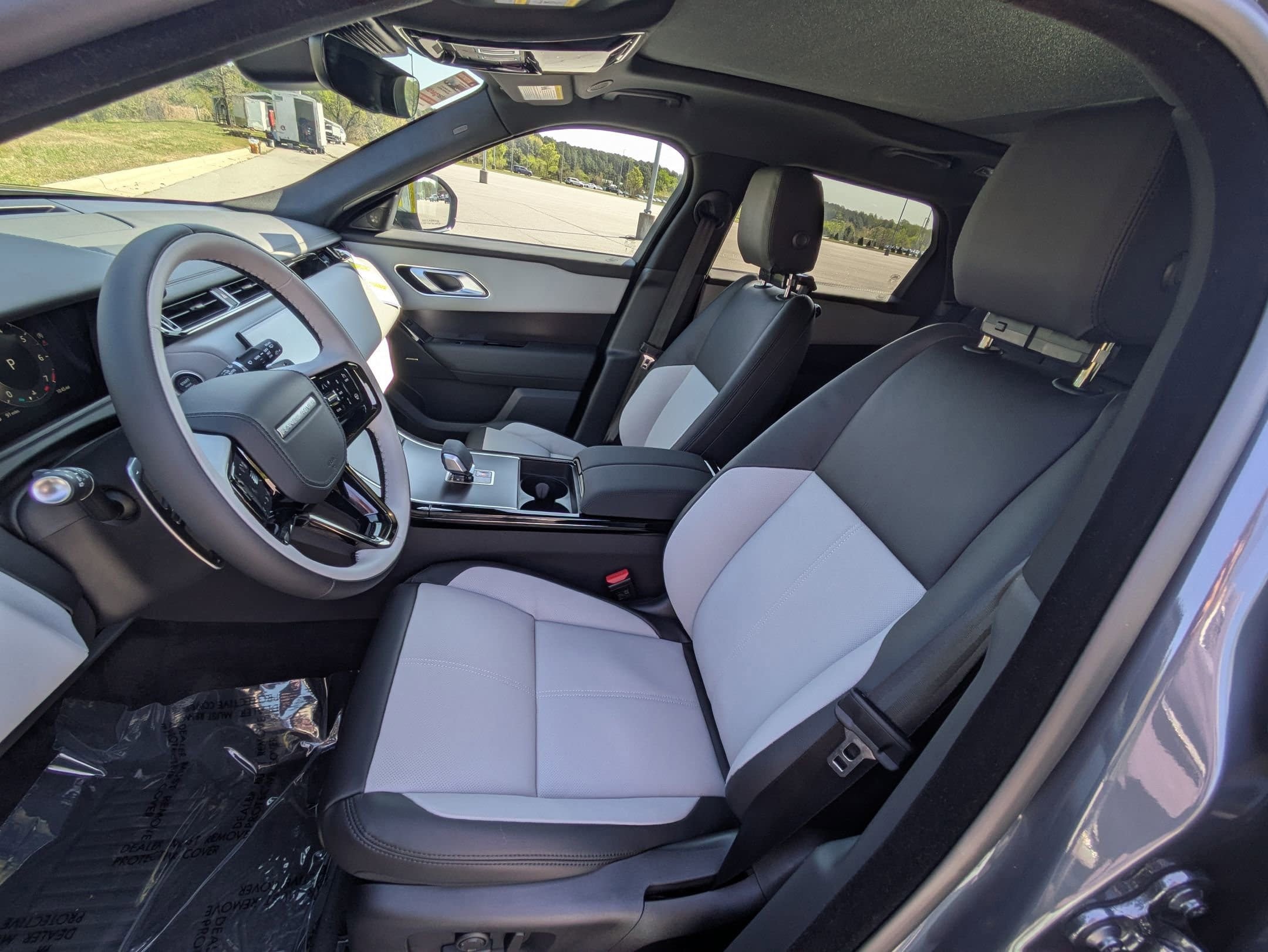 New 2026 Land Rover Range Rover Velar Dynamic SE AWD/4WD image 19