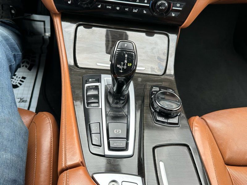 Used 2015 BMW 550i Sedan image 19