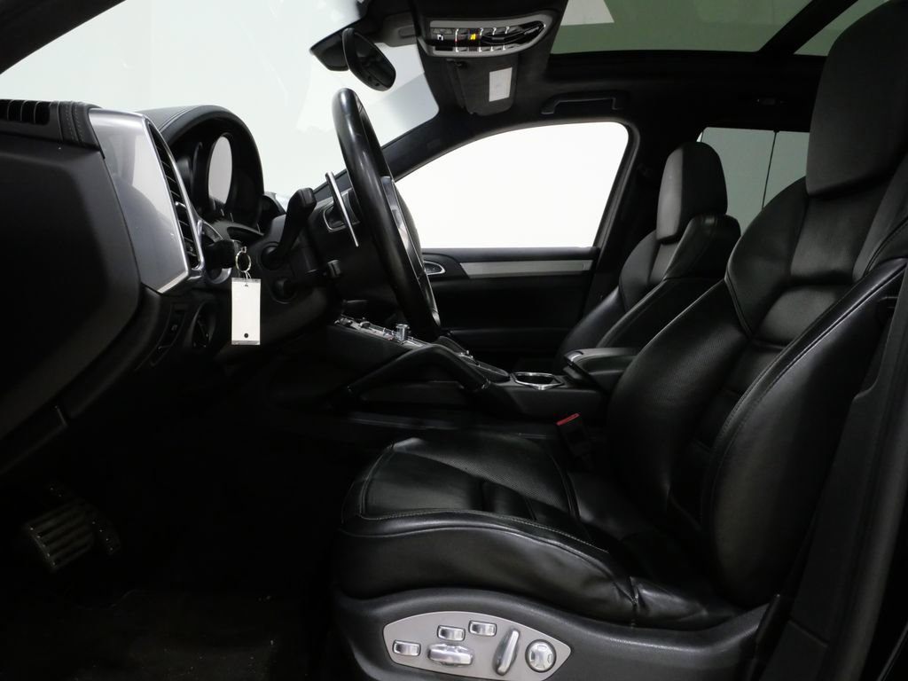 Used 2014 Porsche Cayenne Turbo image 13