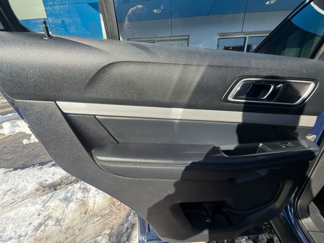 Used 2017 Ford Explorer XLT w/ Equipment Group 202A image 15