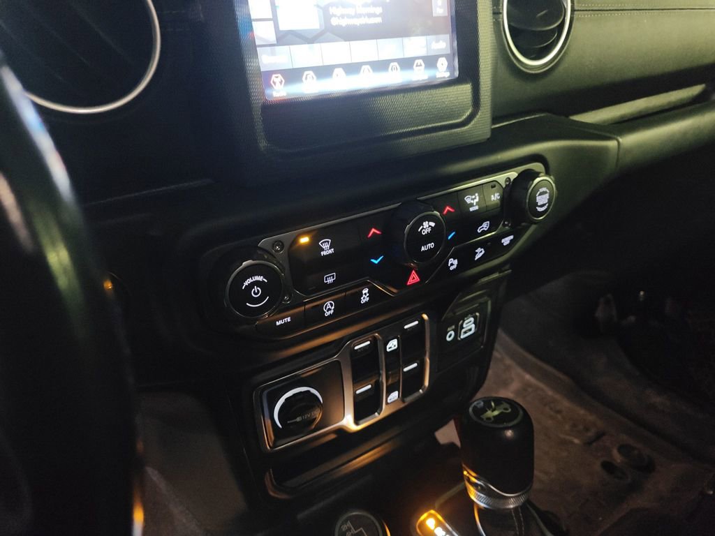 Used 2018 Jeep Wrangler Unlimited Sahara w/ Safety Group image 10