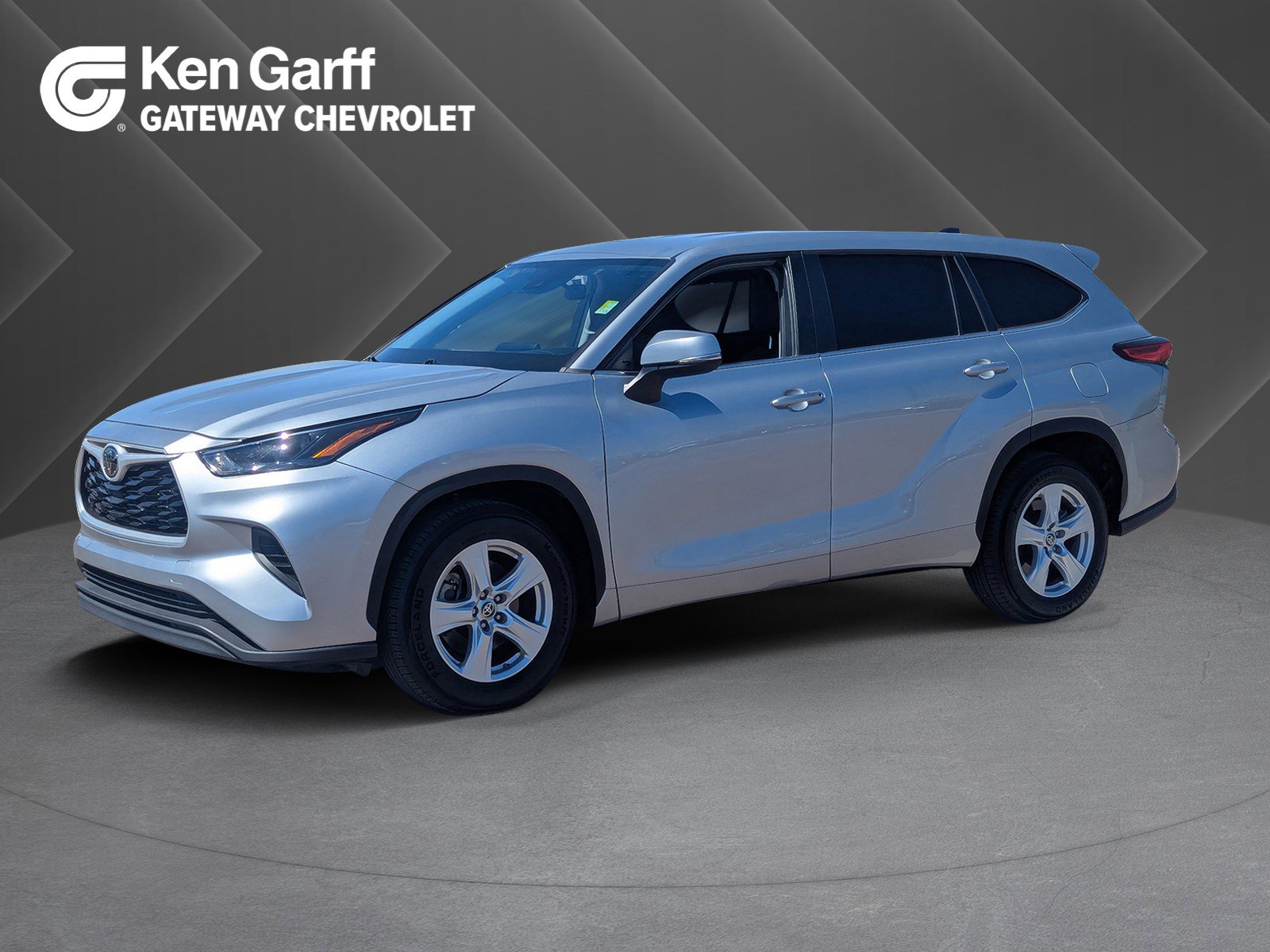 Used 2023 Toyota Highlander L image 1