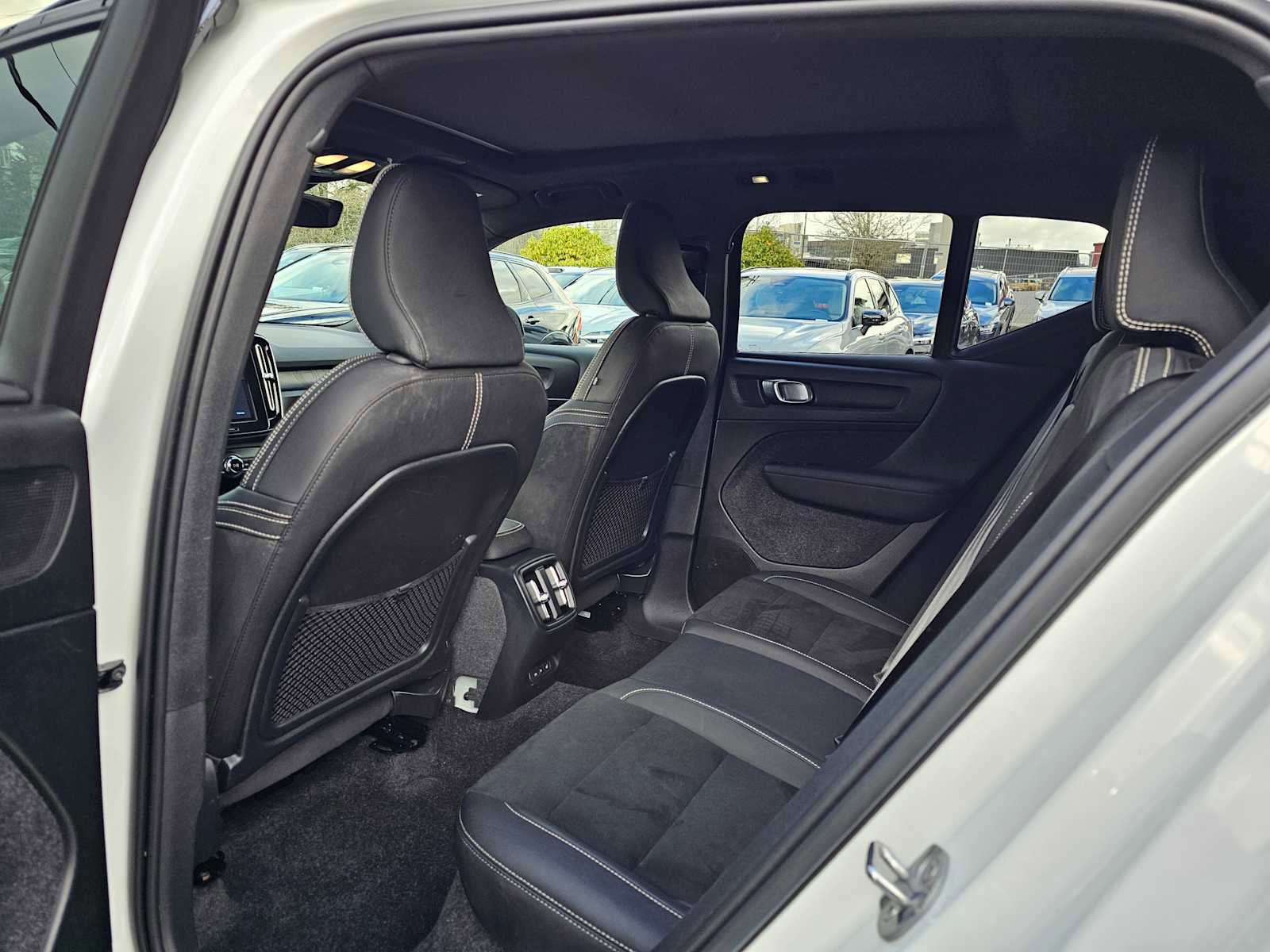 Used 2024 Volvo XC40 Recharge Ultimate w/ Protection Package Premier image 20