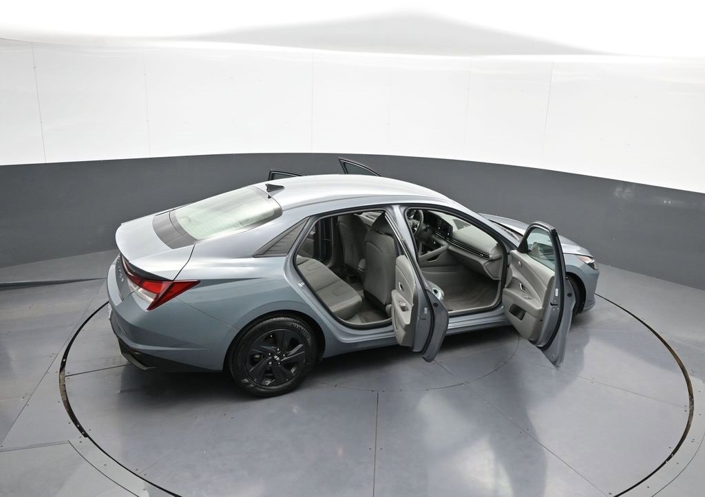 Certified 2022 Hyundai Elantra SEL w/ Cargo Package image 44