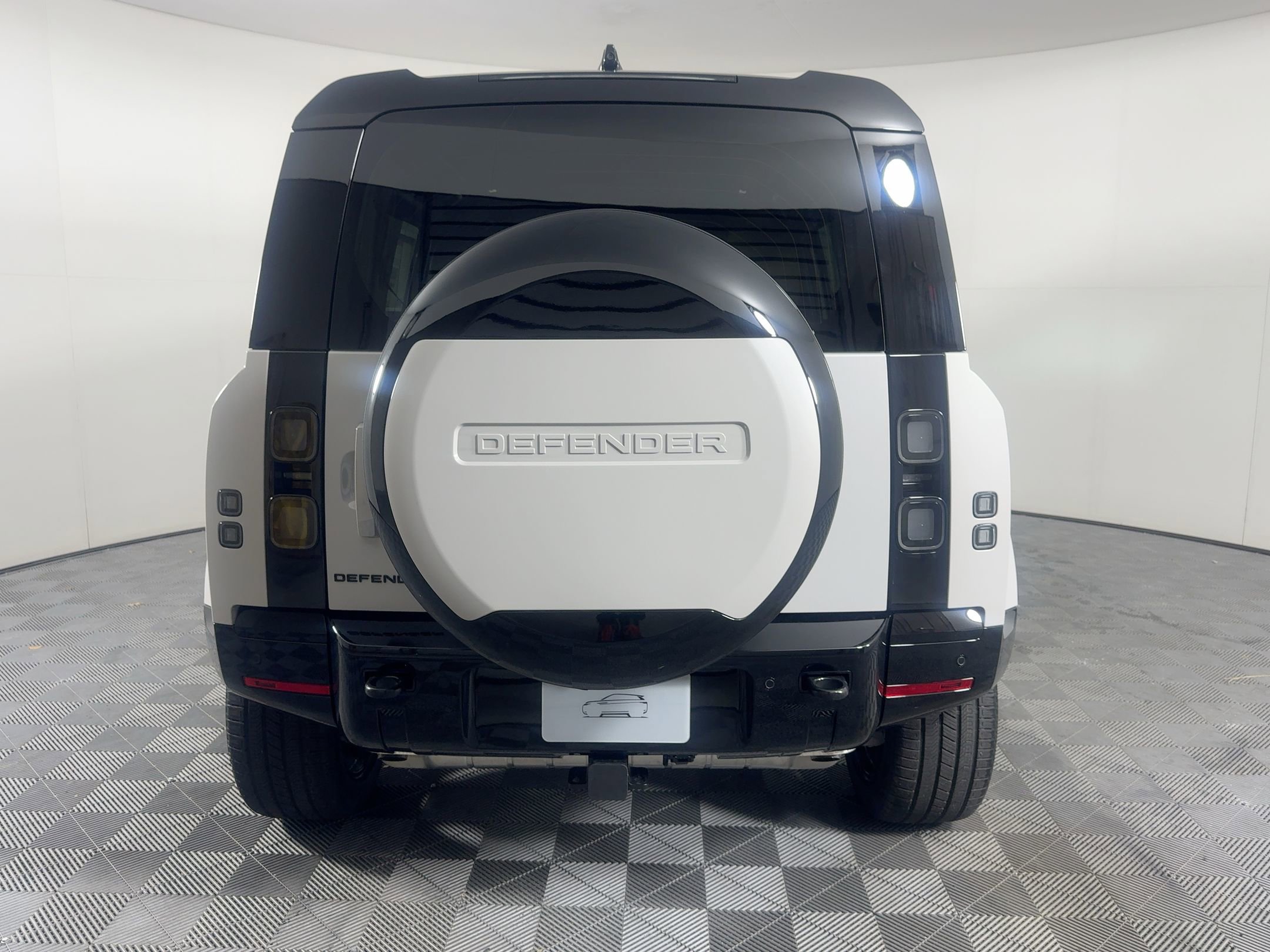 New 2026 Land Rover Defender 110 X-Dynamic SE image 11