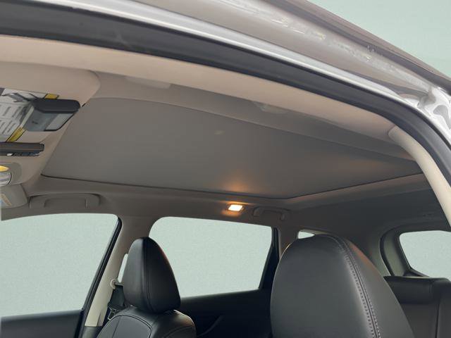 Used 2019 Nissan Rogue SL w/ Premium Package image 9