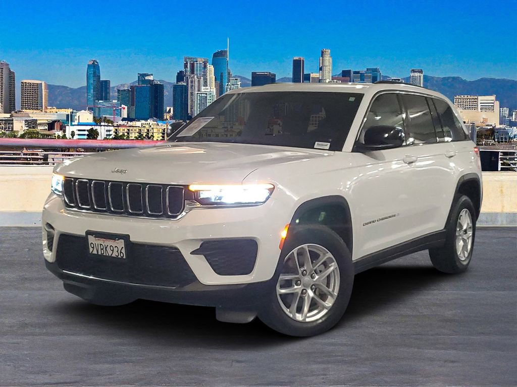 Used 2025 Jeep Grand Cherokee Laredo X image 2