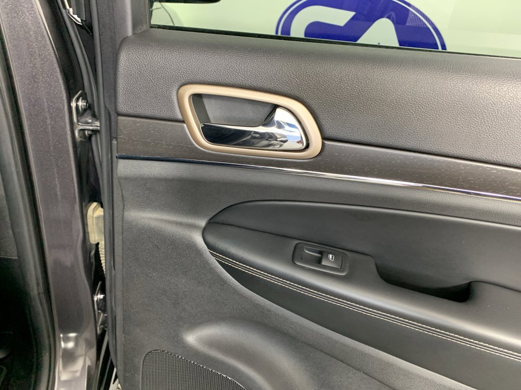 Used 2017 Jeep Grand Cherokee Limited w/ Luxury Group II image 39