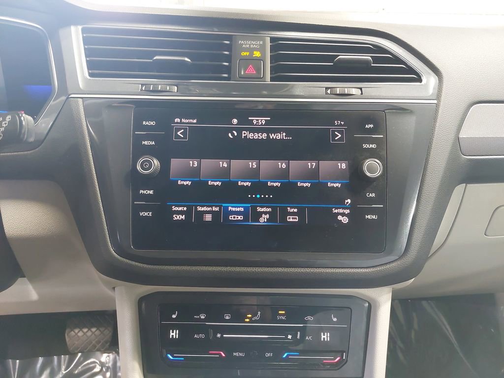 Used 2022 Volkswagen Tiguan SE image 22