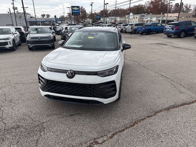 New 2026 Volkswagen Tiguan SE R-Line image 7