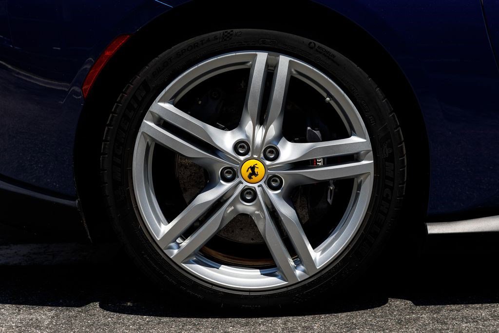 Used 2019 Ferrari Portofino RWD image 38