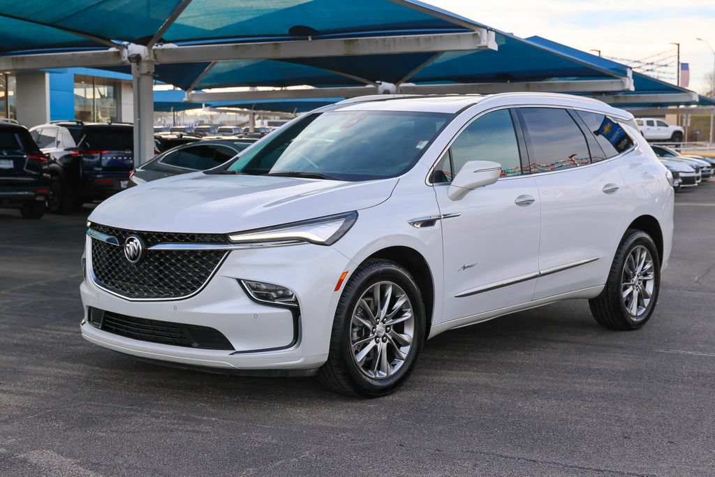 Used 2022 Buick Enclave Avenir w/ Avenir Technology Package AWD/4WD image 2