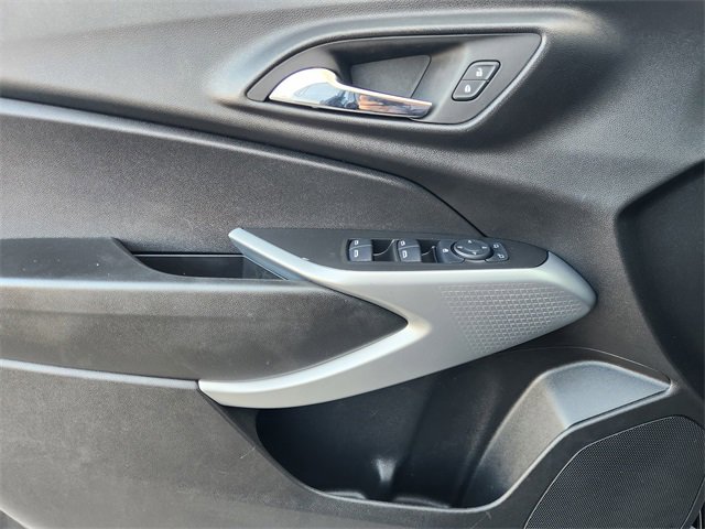 Used 2024 Chevrolet Trax LS w/ LS Convenience Package FWD image 25