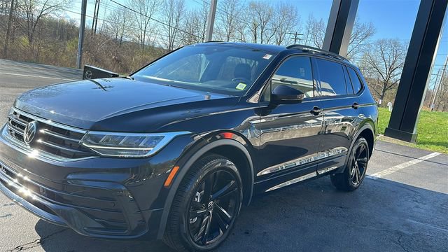 Used 2024 Volkswagen Tiguan SE R-Line image 2