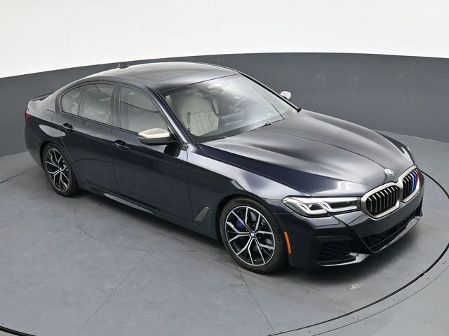 Used 2023 BMW M550i xDrive w/ Dynamic Handling Package image 25