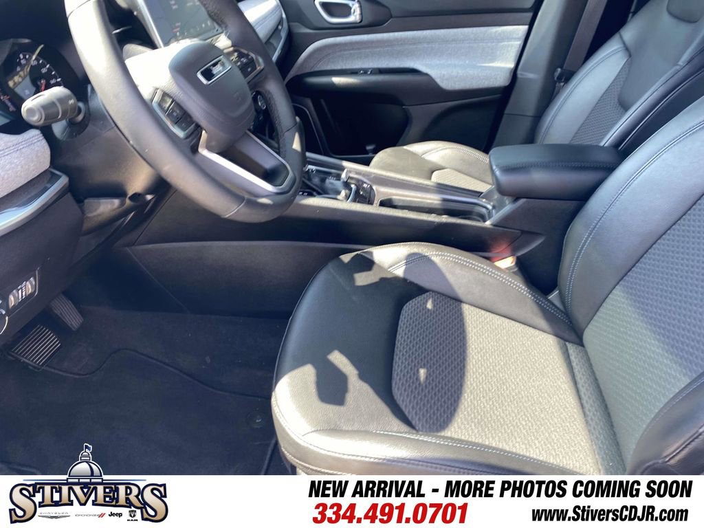 Used 2025 Jeep Compass Latitude image 17