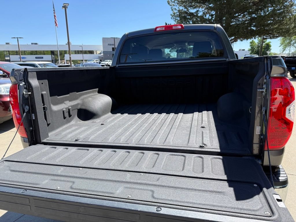 Used 2017 Toyota Tundra SR5 w/ SR5 Upgrade Package AWD/4WD image 18