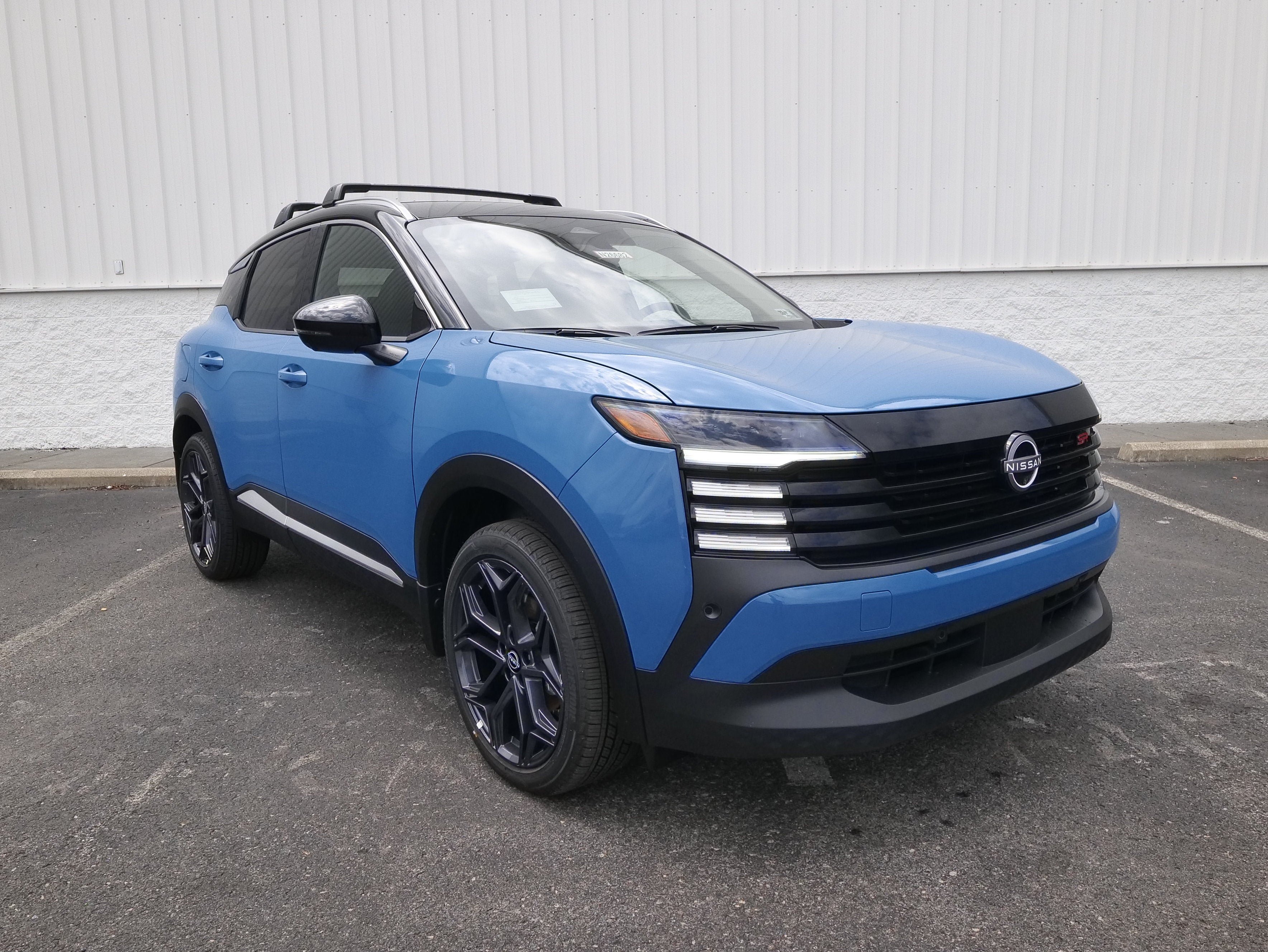 New 2026 Nissan Kicks SR w/ Cold Weather Package AWD/4WD image 2