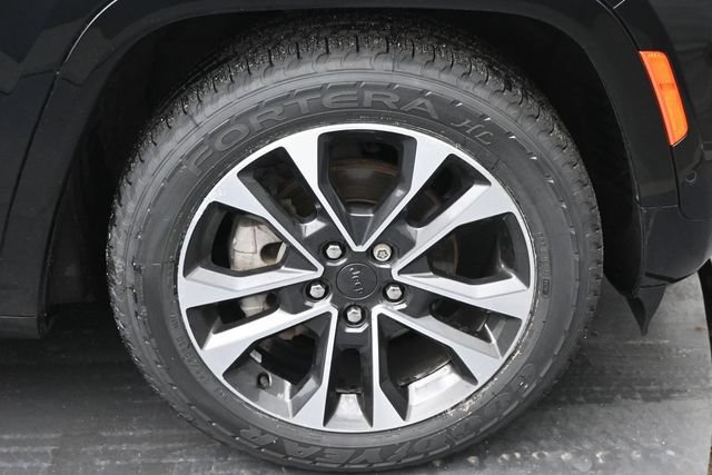 Used 2023 Jeep Grand Cherokee Overland w/ Adv Protech Group III AWD/4WD image 41