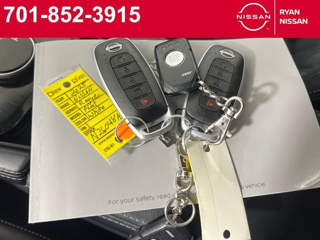 Certified 2025 Nissan Rogue Platinum w/ Tech Package image 16
