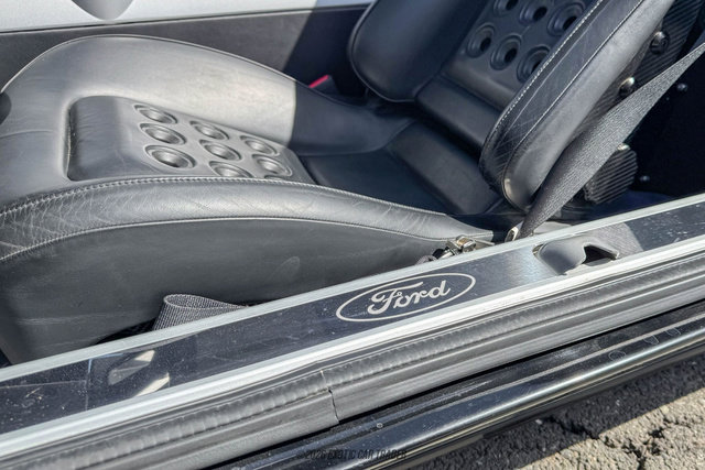 Used 2005 Ford GT RWD image 41