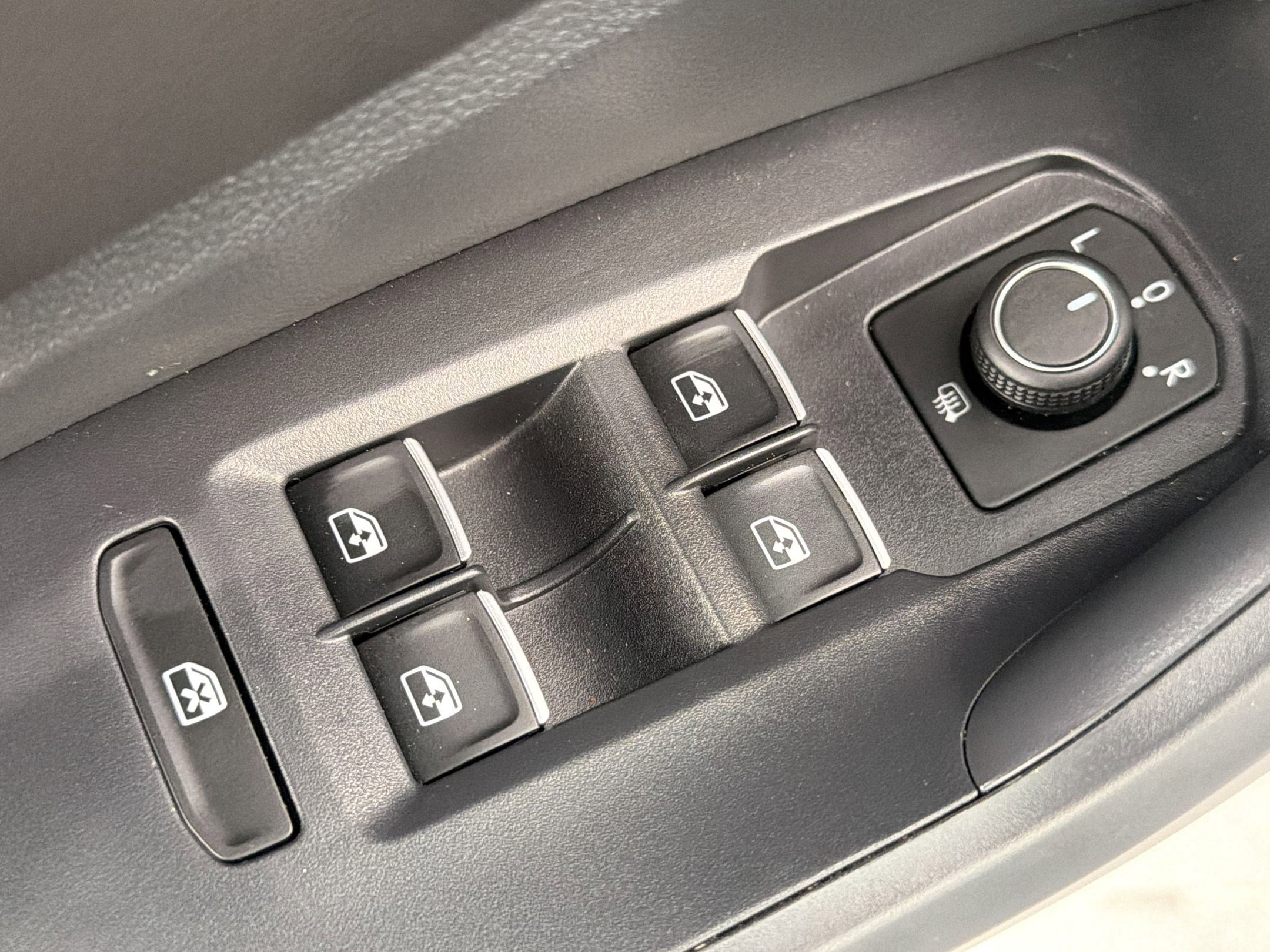 Used 2023 Volkswagen Jetta SE image 13