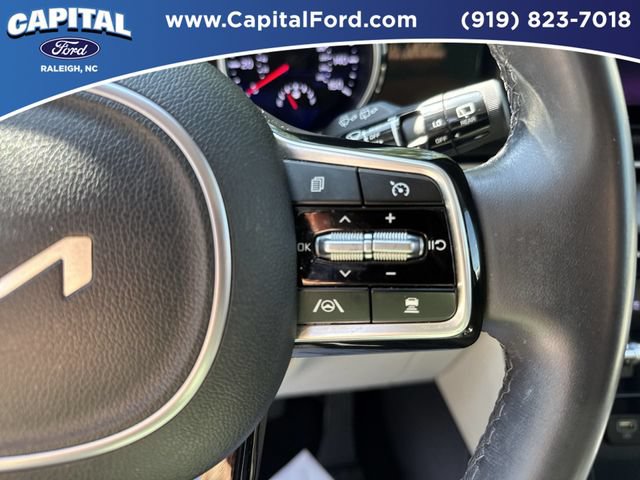 Used 2024 Kia Carnival EX FWD image 23
