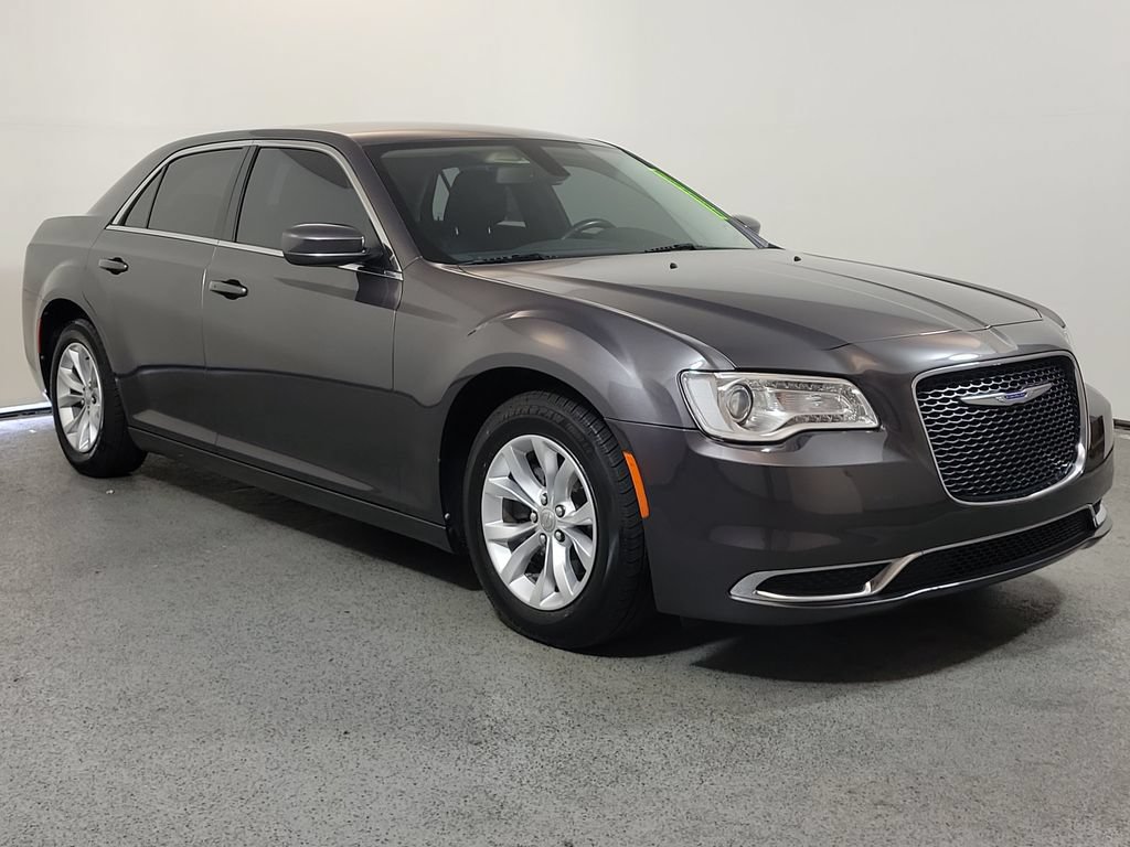 Used 2018 Chrysler 300 Touring RWD video 1