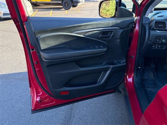 Used 2025 Honda Ridgeline Sport image 10