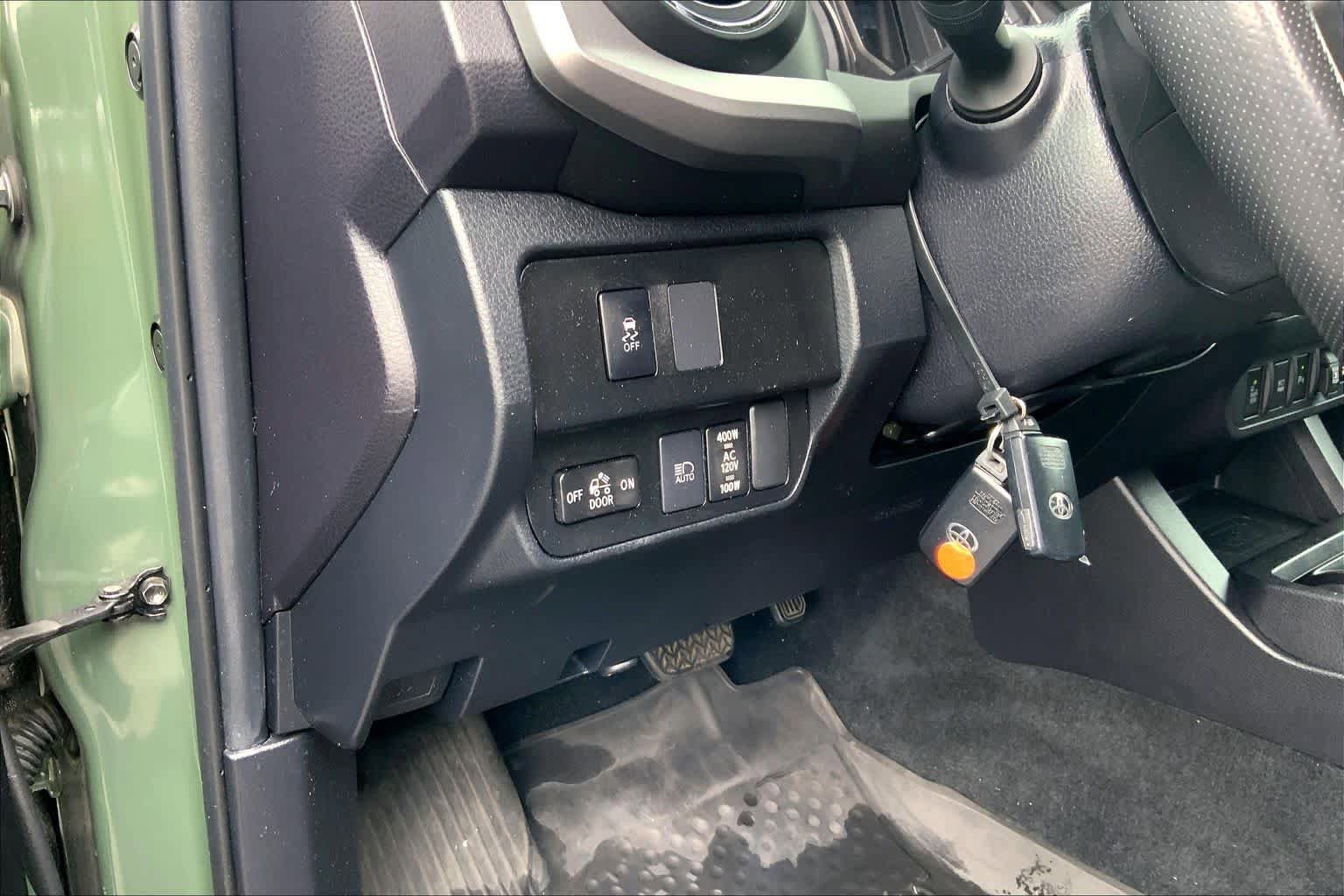 Used 2022 Toyota Tacoma TRD Sport w/ Technology Package AWD/4WD image 35