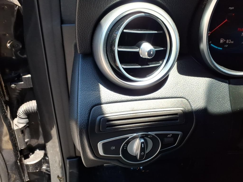 Used 2021 Mercedes-Benz GLC 300 4MATIC image 29