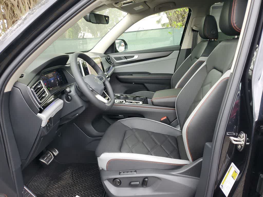 Certified 2024 Volkswagen Atlas Peak Edition SEL AWD/4WD image 19