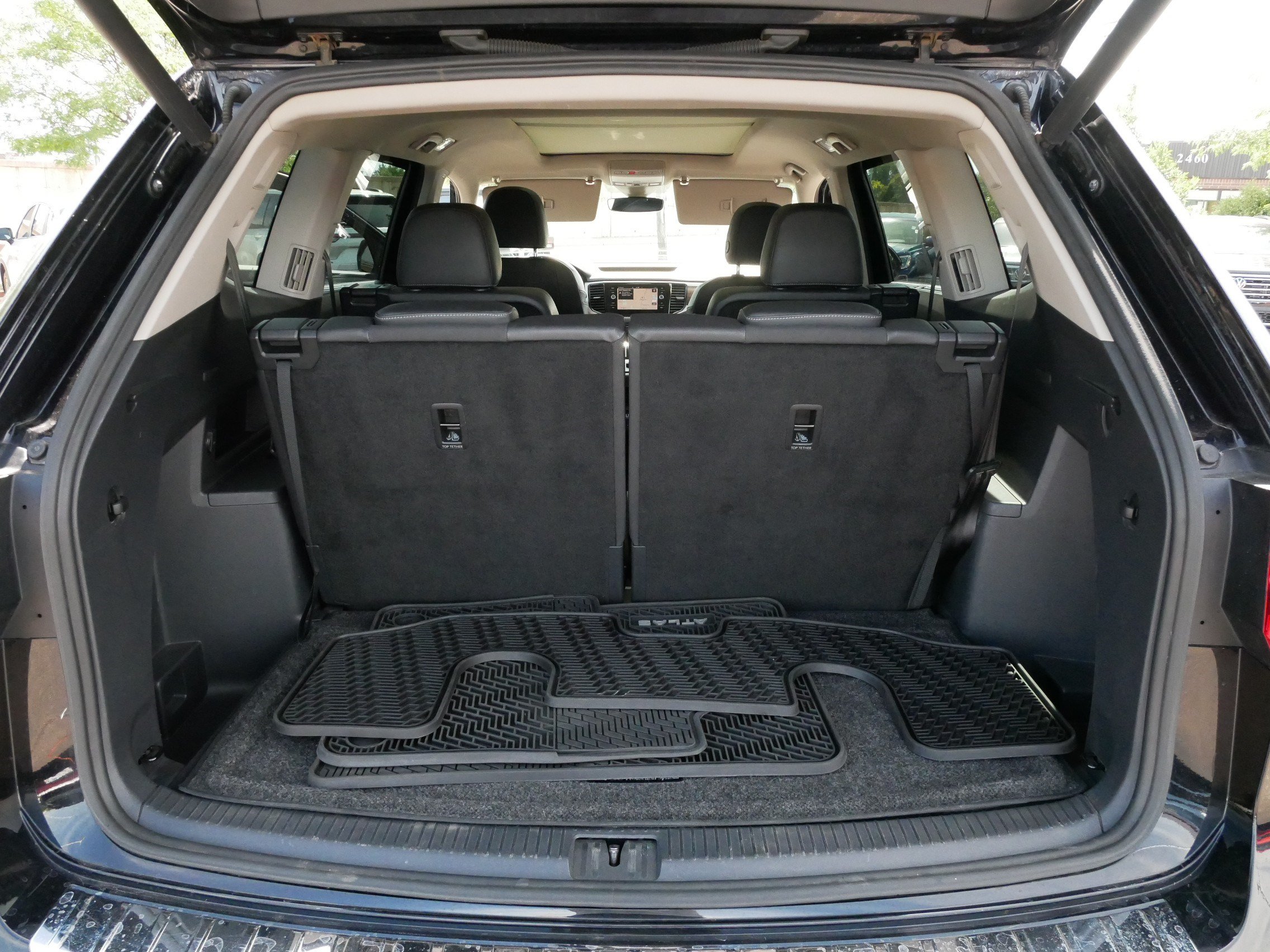 Used 2020 Volkswagen Atlas SEL R-Line AWD/4WD image 18