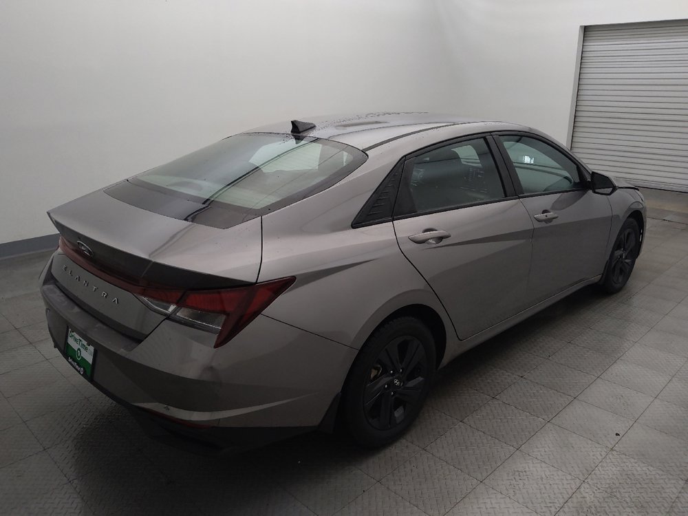 Used 2023 Hyundai Elantra SEL FWD image 9