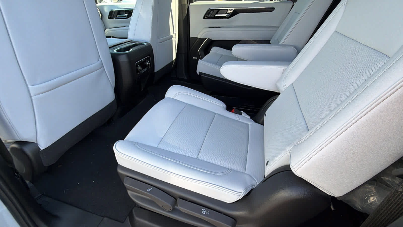 New 2026 Chevrolet Suburban Premier w/ Sun And Tow Package AWD/4WD image 24