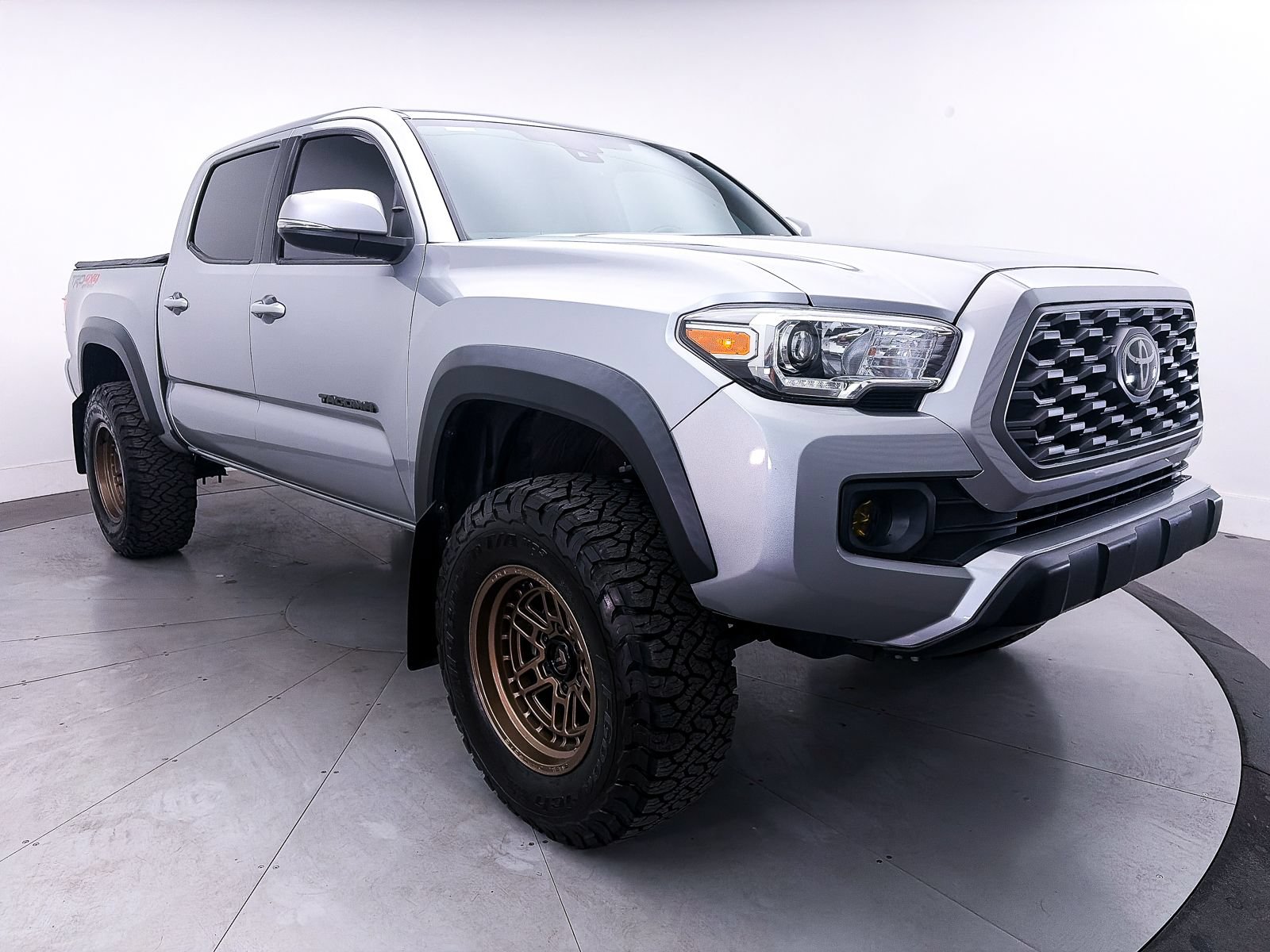 Used 2021 Toyota Tacoma TRD Off-Road w/ Technology Package AWD/4WD image 13