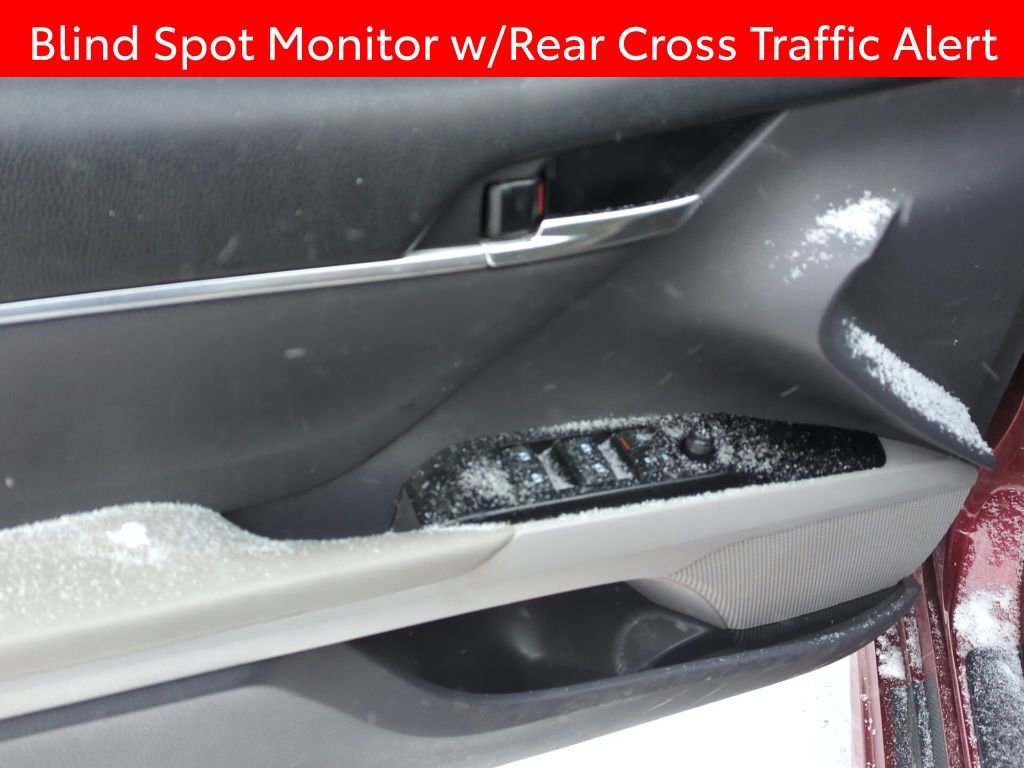 Used 2018 Toyota Camry SE w/ Moonroof Package image 8